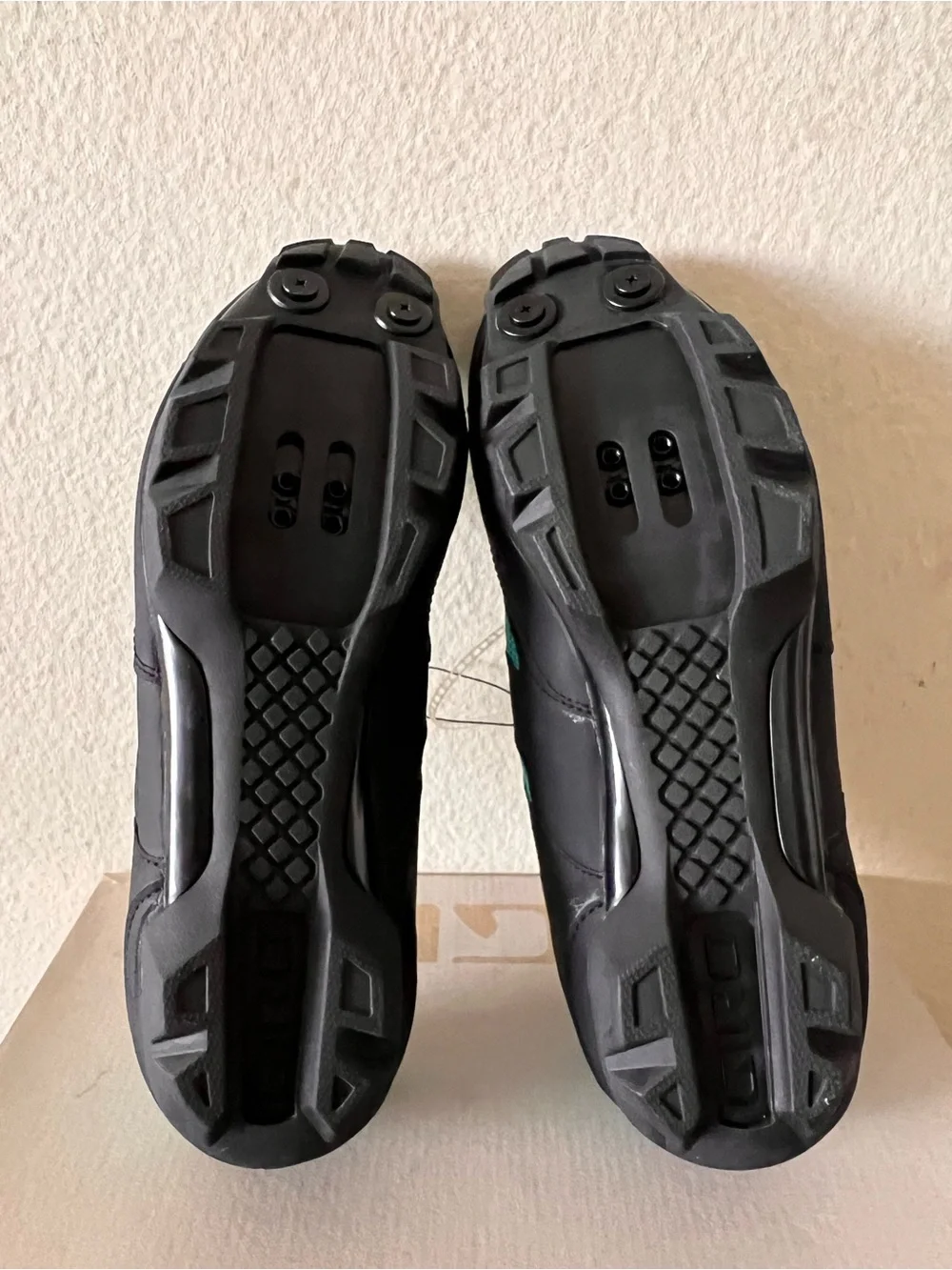 Giro Women's Cycling Shoes in Teal and Black with Boa-style Dial